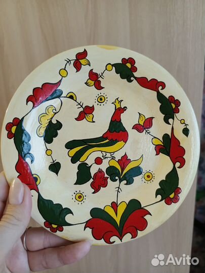 Деревянная тарелка, ручная роспись