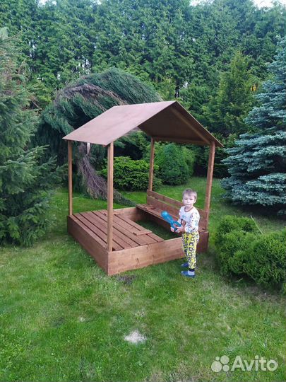 Песочница с крышей