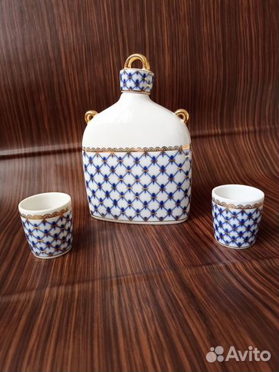 Фарфоровый набор. Графин и две стопки. Ифз