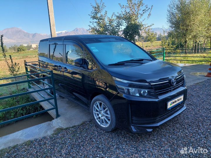 Toyota Voxy 2.0 CVT, 2014, 145 000 км