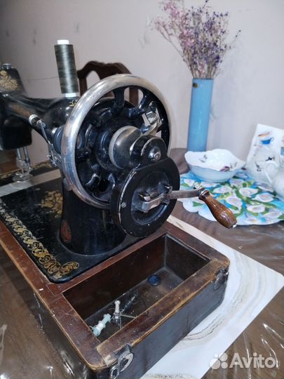 Швейная машинка зингер