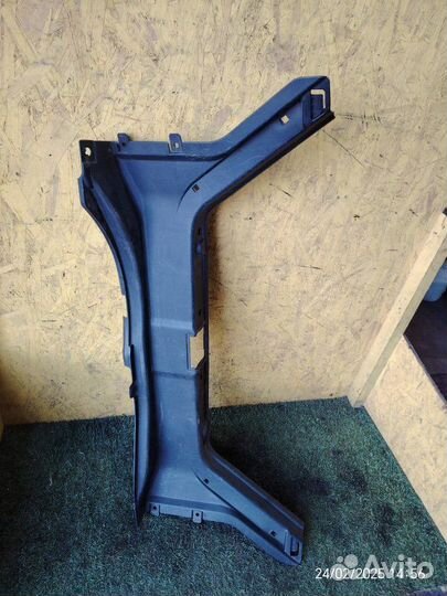 Накладка замка багажника Mercedes-Benz C- Class