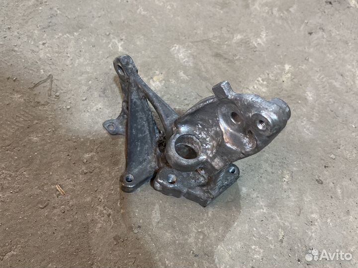 Кранштейн генератора Ford Focus Fiesta Mazda