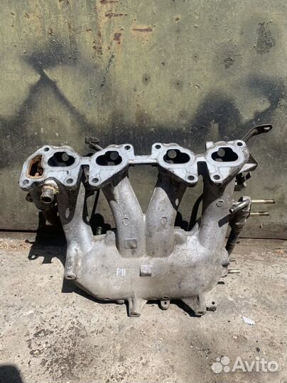 Впускной коллектор Nissan Primera P11