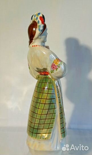 Фарфоровая статуэтка-штоф СССР «Украинка Галя» зкх
