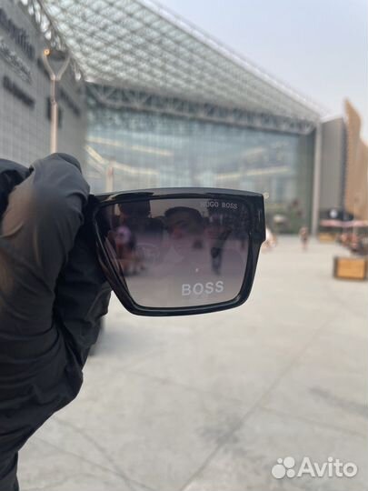 Солнцезащитные очки hugo boss