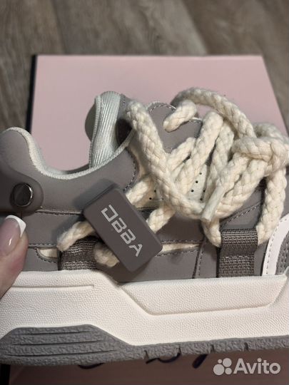 Кроссовки женские