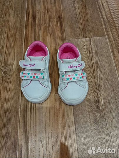 Кроссовки для девочки