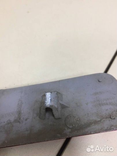 Светоотражатель заднего бампера левый