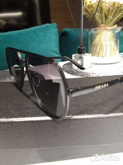 Солнцезащитные очки мужские prada