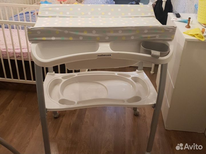 Пеленальный столик с ванночкой mothercare