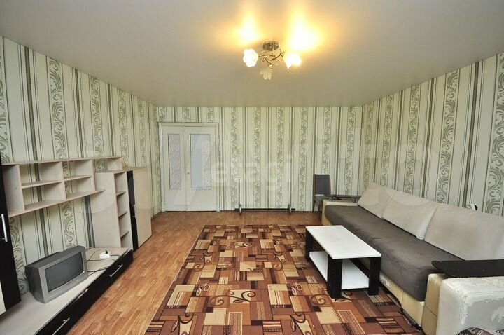 2-к. квартира, 67,3 м², 1/10 эт.