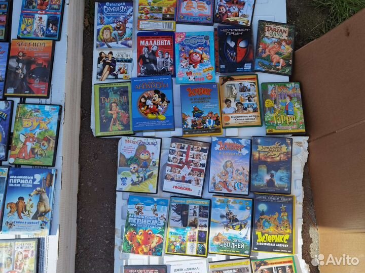 Компакт диски музыка, фильмы, мультфильмы