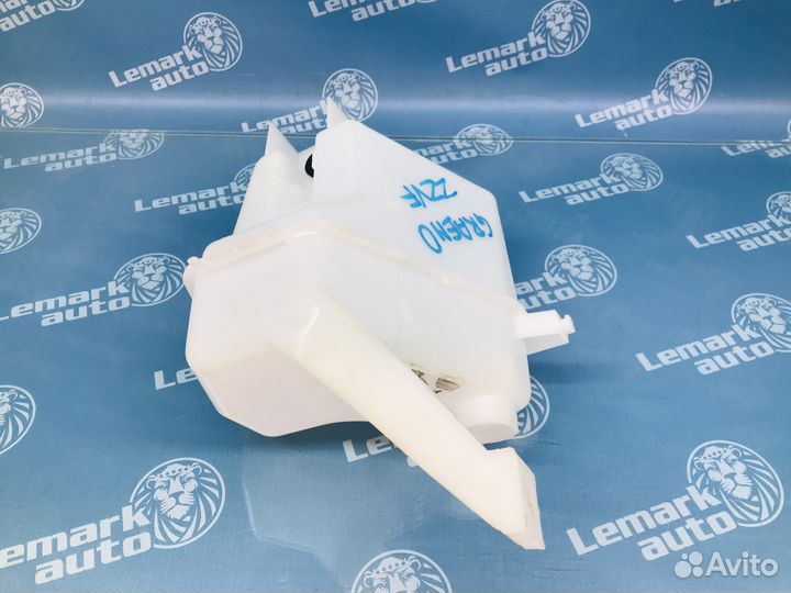 Бачок омывателя лобового стекла Nissan Tiida C11