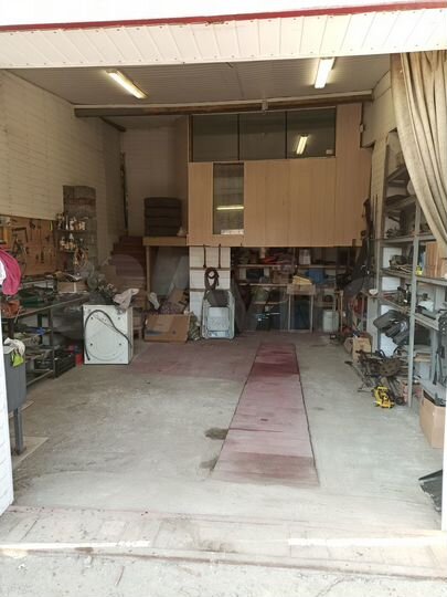 Гараж, > 30 м²