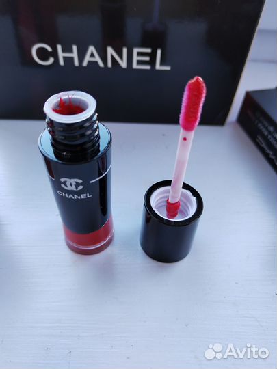 Глянцевый блеск для губ Шанель