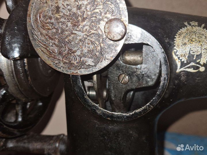 Швейная машина старинная 