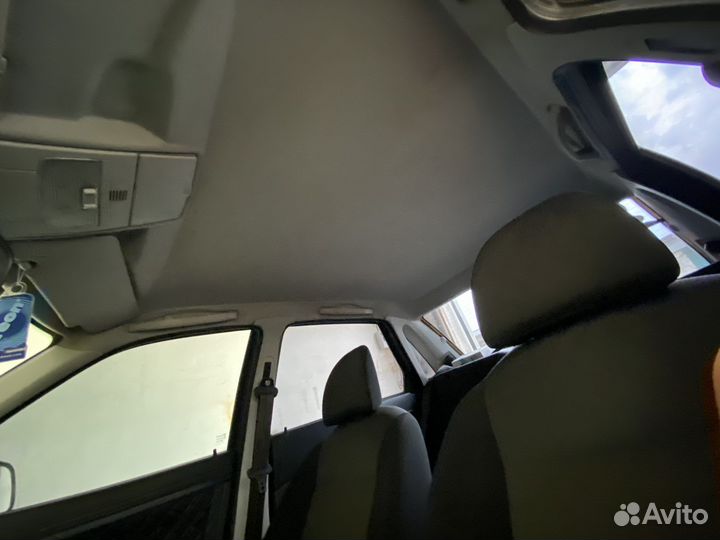 Потолок на priora седан