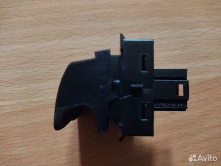 Кнопка стеклоподъемника oktavia a7 5E0959858