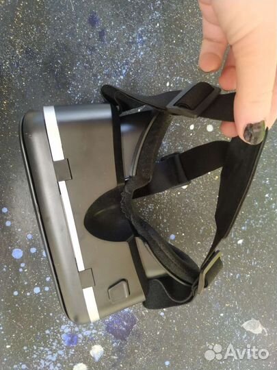 Очки виртуальной реальности с джойстиком