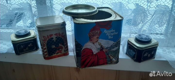 Подносы 3 шт разные и Банки для чая