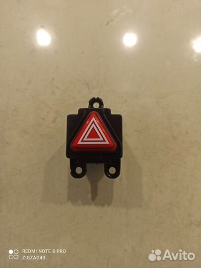 Кнопка аварийной сигнализации (Hyundai Sonata)