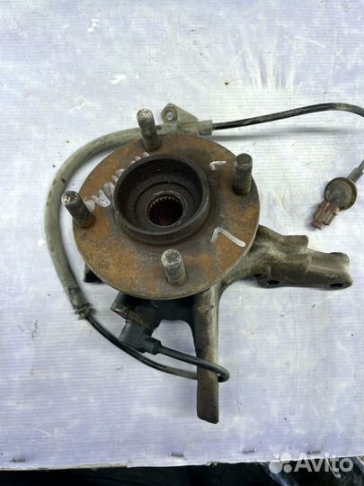 Кулак + ступица + датчик ABS Nissan Wingroad Y11