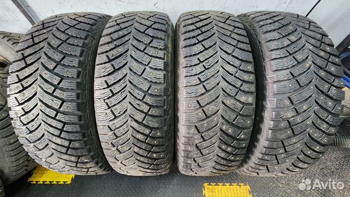 Michelin X-Ice North 4 215/65 R16