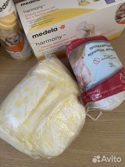 Набор medela: молокоотсос, контейнеры, бутылочка