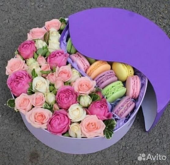 Сладкие букеты из конфет и живых цветов