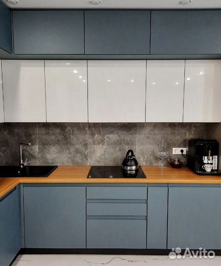 Кухня в потолок на заказ