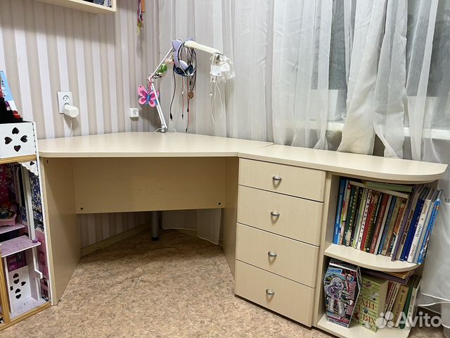 Угловой письменный стол