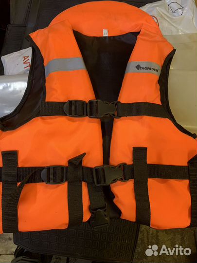 Спасательный жилет на ребенка