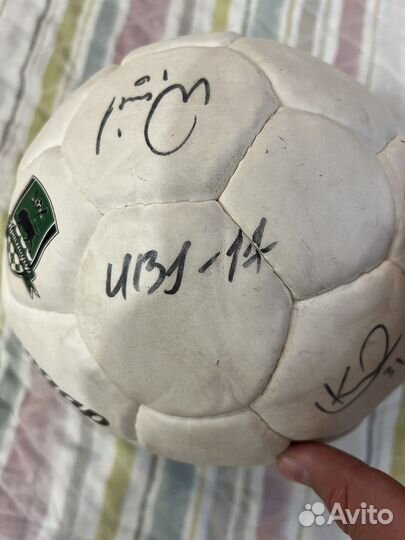 Футбольный мяч с автографами фк краснодар