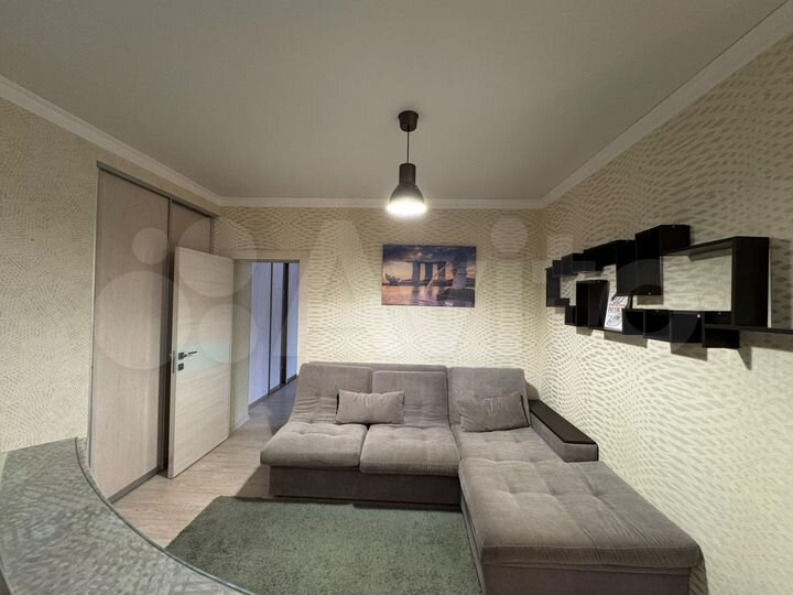 2-к. квартира, 65 м², 1/10 эт.