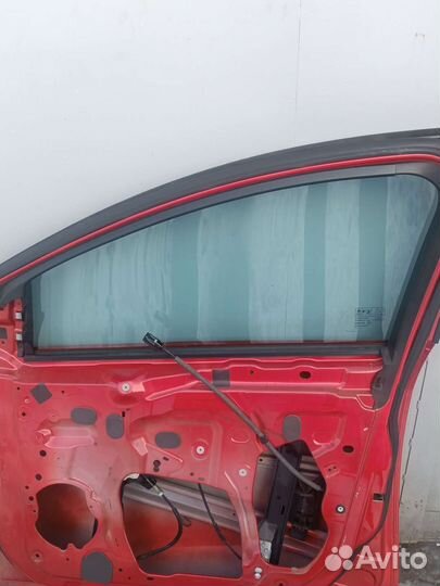 Правое стекло Ford Focus 3