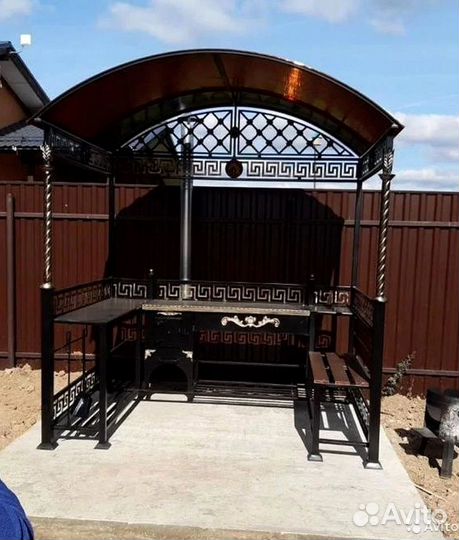 Мангал с крышей