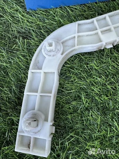 Крепление бампера заднее правое Suzuki