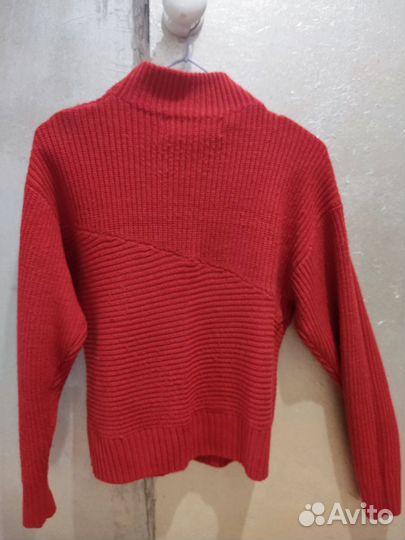 Свитер шерстяной женский