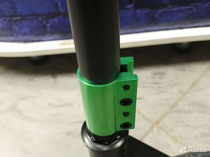 Трюковой самокат зеленый