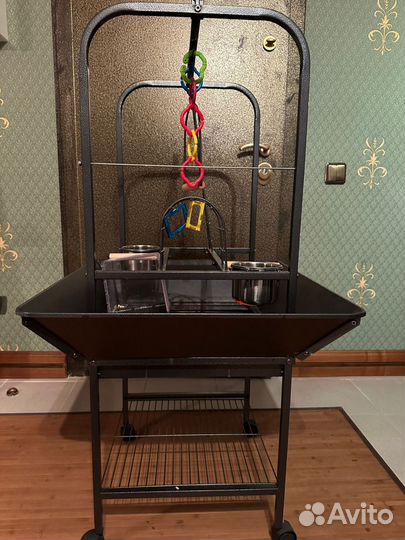 Открытый вольер для больших и средних попугаев