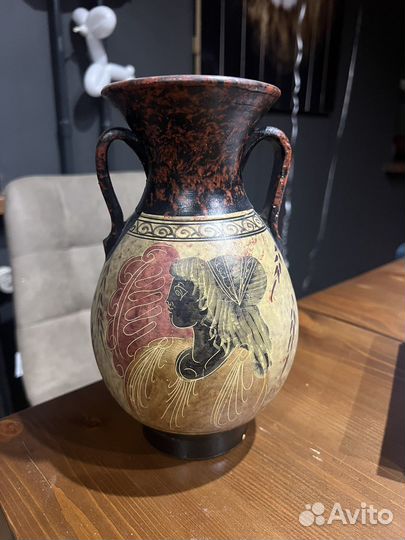 Ваза в греческом стиле