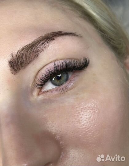 Модель на наращивание ресниц