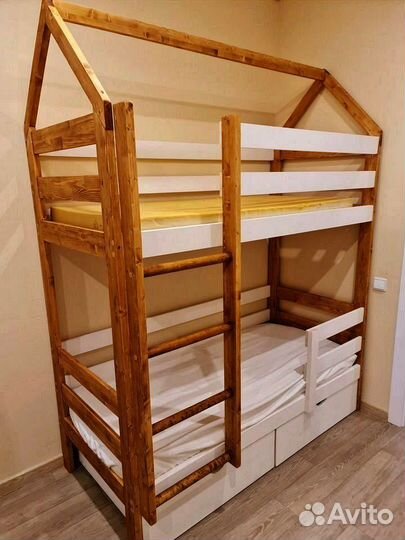 Детская кровать из массива