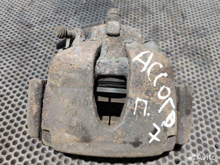 Суппорт передний передний правый Honda Accord 7