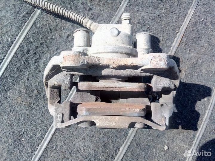 Суппорт задний левый Mercedes-Benz S-Class W221