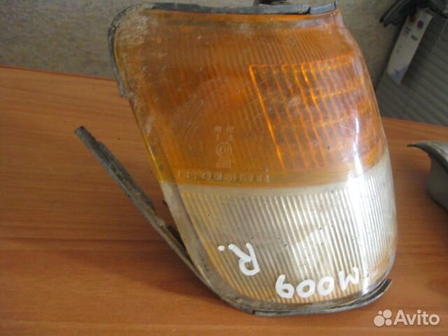 Указатель поворота правый Mitsubishi Pajero (1990