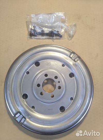 Маховик двухмассовый LUK DSG 7 DQ200 415068009