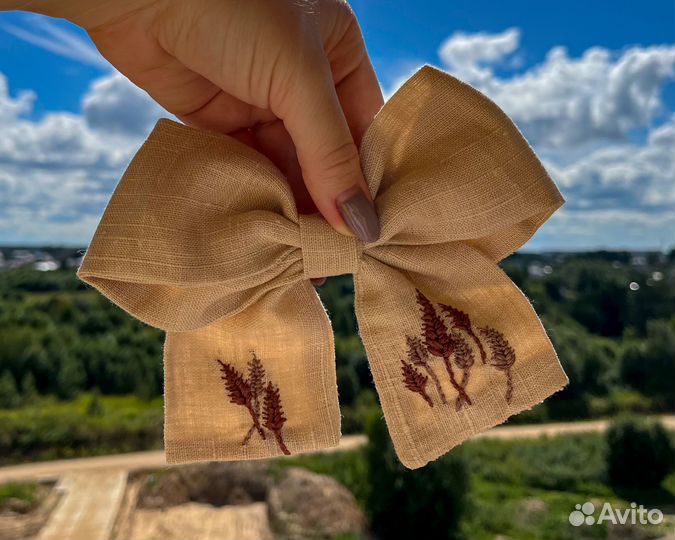 Набор: бант с вышивкой ручной работы и эко-свеча