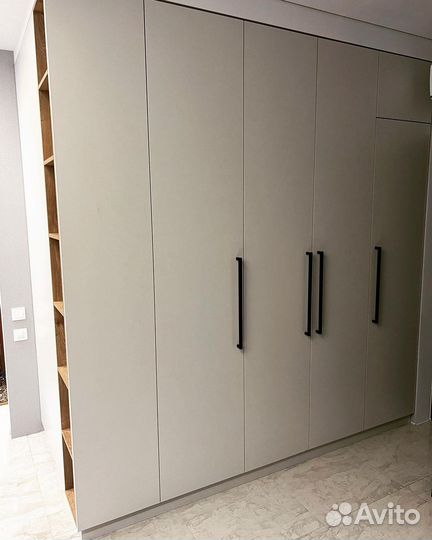 Шкаф распашной